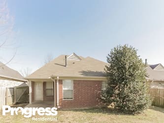 8989 William Paul Dr - Olive Branch, MS