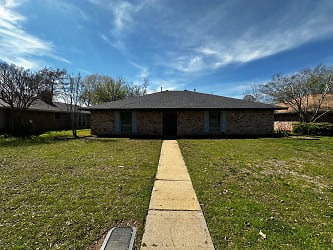 1920 Maxwell Dr - Lewisville, TX