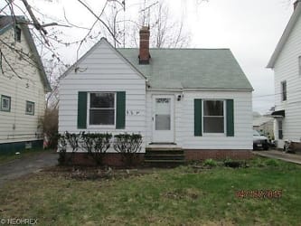 5210 Cato St - Maple Heights, OH