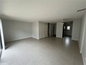 11311 Tampa Ave #15 - Los Angeles, CA