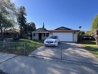 247 W Babcock Ave - Visalia, CA