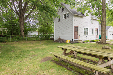 37849 2nd St unit Upper - Willoughby, OH