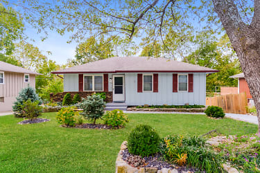 3916 S Harbaugh Dr - Independence, MO