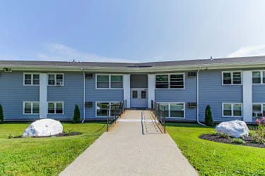 Country Manor - Pomfret Apartments - Pomfret, CT