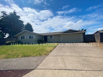 2241 6th St - Springfield, OR