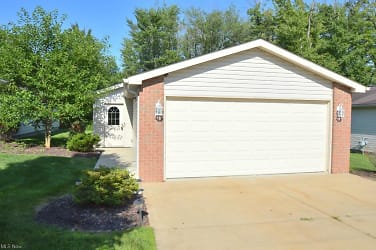 408 Orchard Hill Dr - Leetonia, OH