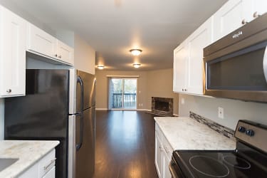 12225LONG Apartments - Beaverton, OR
