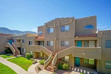 Las Kivas Apartments - Albuquerque, NM