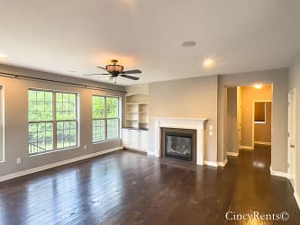 4864 Whispering Creek Ct - Maineville, OH