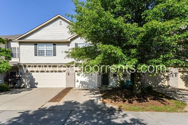 7042 Tyler Ln - Indianapolis, IN