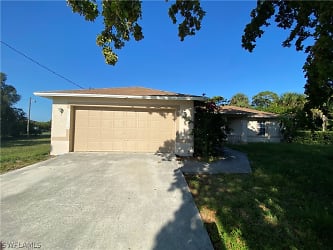 748 Arpage Ct - Fort Myers, FL
