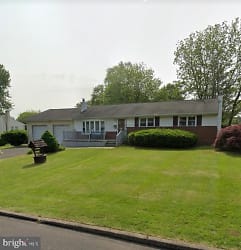 677 Clifford St - Warminster, PA
