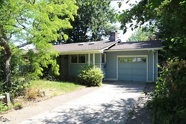 1345 NW 11th St - Corvallis, OR