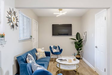 U Of M Area! FULLY RENOVATED ONE BEDROOM APARTMENTS NOW AVAILABLE! - Memphis, TN