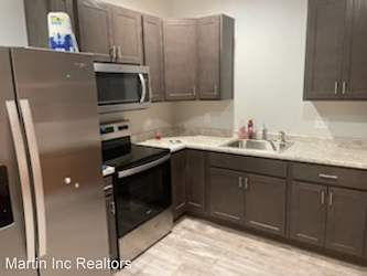 18 S Frederick Ave - Oelwein, IA