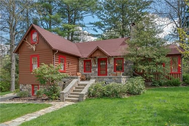 7 Locust Dr - Cold Spring, NY