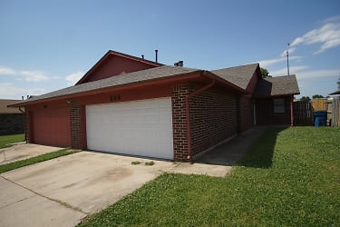 609 Peppertree Ln - Midwest City, OK