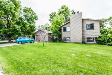 915 Camelot Ct - Fort Collins, CO