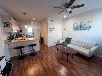 Seminole Legends - SandPear Apartments - Tallahassee, FL