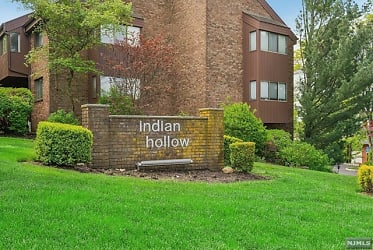 260 Indian Hollow Court - Mahwah, NJ