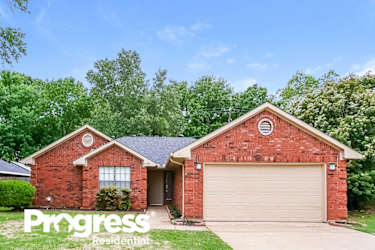 3193 Meadowview Dr - Denton, TX