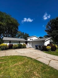 32895 Charmwood Oval - Solon, OH