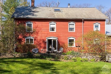 726 Woods Rd - Germantown, NY