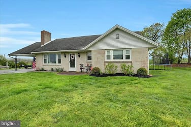 1748 Orrstown Rd - Shippensburg, PA