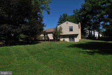 15705 Anamosa Dr - Rockville, MD