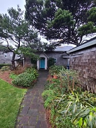 3519 NW Jetty Ave - Lincoln City, OR