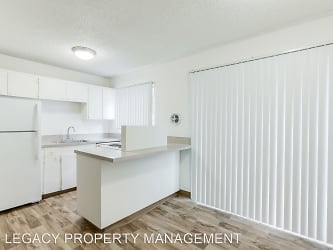 5102 SW 45th Ave - Portland, OR