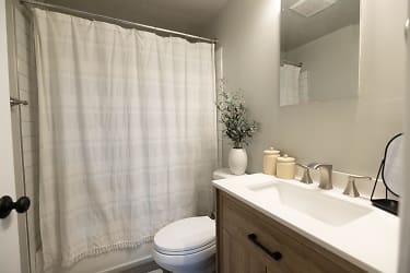 1528 W Irving St unit 11 - undefined, undefined