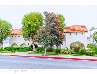 7356 Corbin Ave Apartments - Reseda, CA