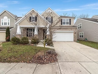 13161 S Elster Way - Fishers, IN