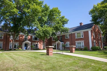 Colonial Court Apartments - Shorewood, WI