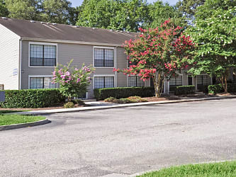 Lakeview Terrace Townhomes Apartments - Colonial Heights, VA