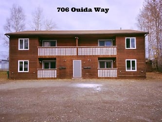 706 Ouida Way unit 4 - North Pole, AK