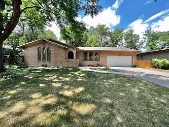 1105 Buttonwood Dr - Fort Collins, CO