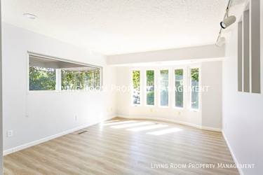 9263 SW Brier Pl - Portland, OR