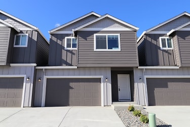 Modern 3BD Townhomes In Battle Ground! NEWLY-CONSTRUCTED W/ High-End Finishes! - Battleground, WA
