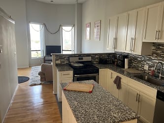 612 N May St #1 - Chicago, IL