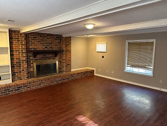 1925 Coral Hills Dr - Southaven, MS
