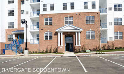 500 Bluff View Cir - Fieldsboro, NJ
