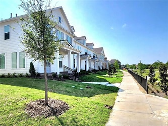 8835 Stablehand Mews - Frisco, TX