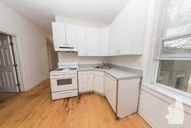 2318 N Southport Ave unit 3F - Chicago, IL