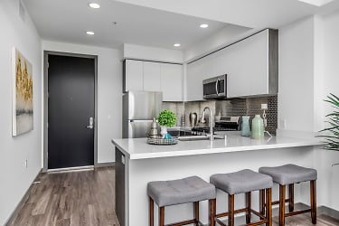 Welcome Home To Venice Luxury Apartments! - Los Angeles, CA