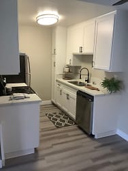 Carlsbad Coast Apts Apartments - Carlsbad, CA