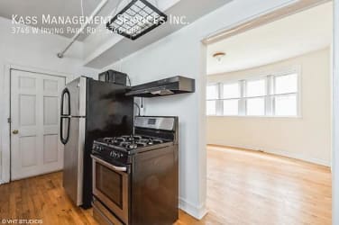 3746 W Irving Park Rd - Chicago, IL