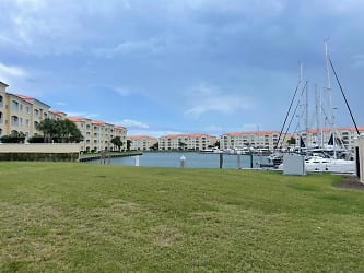 5 Harbour Isle Dr E #306 - Fort Pierce, FL