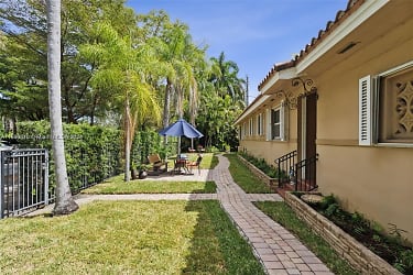 3403 Anderson Rd - Coral Gables, FL